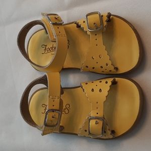 Footmates Ariel Sandal Szie 6 Yellow EUC